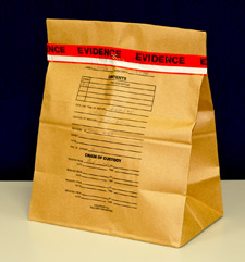 Imagen de una bolsa de papel caf conteniendo evidencia